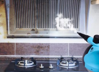 pulizia di una presa d'aria della cucina