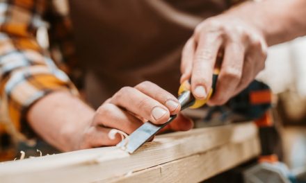 Abilità nella lavorazione del legno: come utilizzare uno scalpello per legno