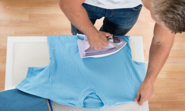 Come Stirare una Camicia Senza Asse da Stiro: 3 Alternative
