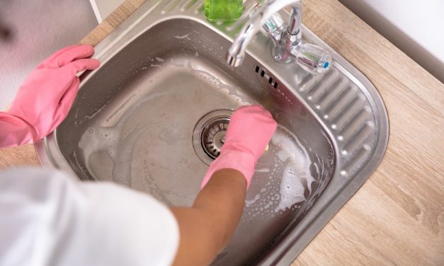 Come pulire un lavello da cucina senza prodotti chimici aggressivi