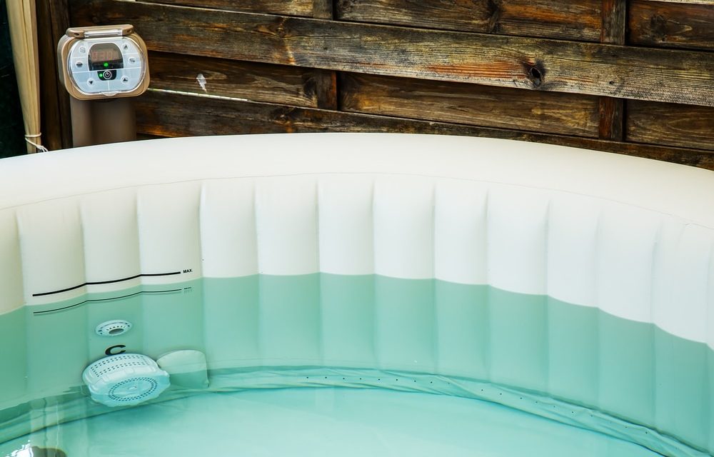 La tua guida su come installare una vasca idromassaggio gonfiabile