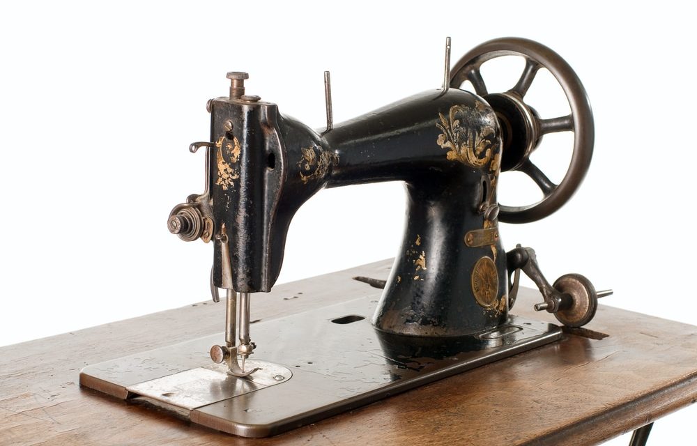 Una breve storia su chi ha inventato la prima macchina da cucire